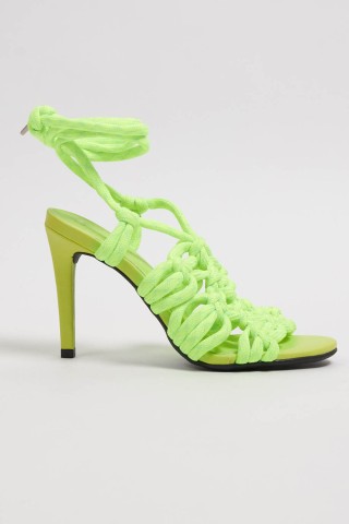 Sandalia Launches Perfume with strings