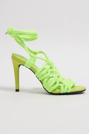 Sandalia Lança Perfume com cordas