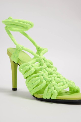 Sandalia Lança Perfume com cordas